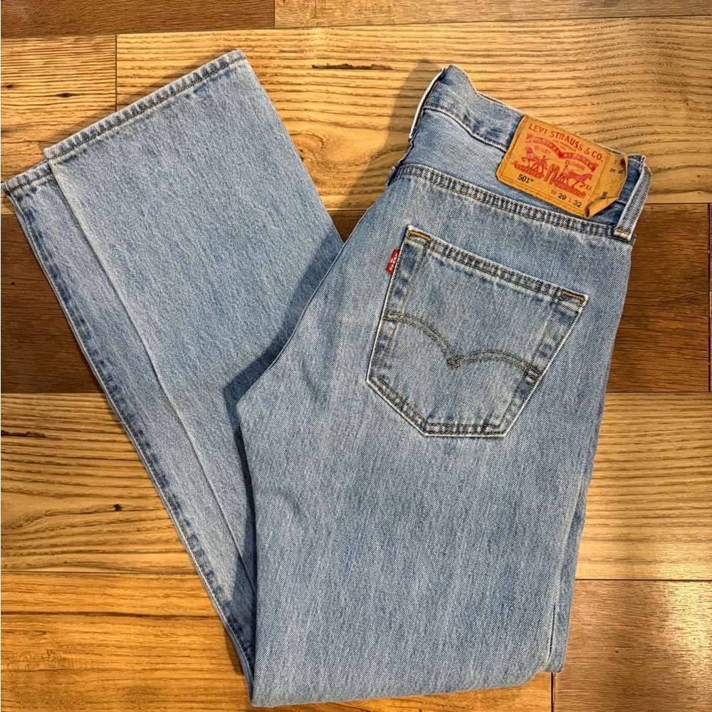 Like New Levi’s 501 Straight Leg Jeans